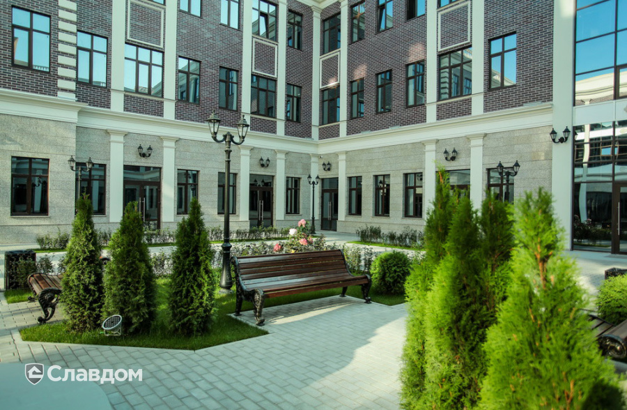 Клубный деловой центр Central Yard с облицовкой фасадной плиткой Stroeher Keravette Shine 825 sherry