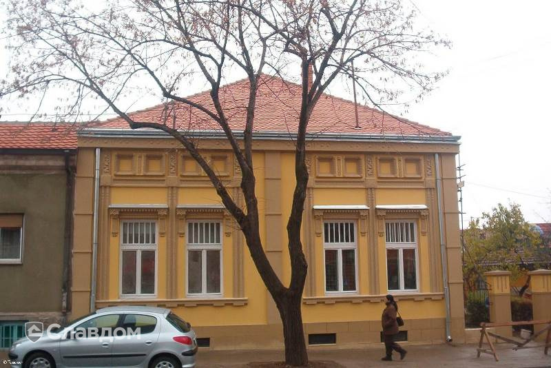 Жилой дом с черепицей TONDACH Бобровка 00-натуральный