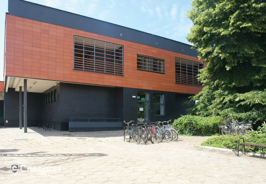 Общественное здание с облицовкой фасадной клинкерной плиткой King Klinker Dream House 08 Polar night