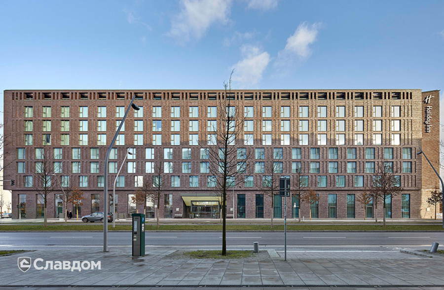 Отель сети Holiday Inn с облицовкой кирпичом MUHR WS10 Violettblau Geflammt