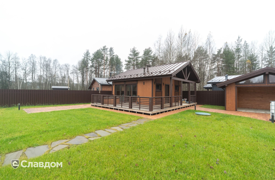 Частный дом в Ленинградской области с мощением плиткой Braer Классико