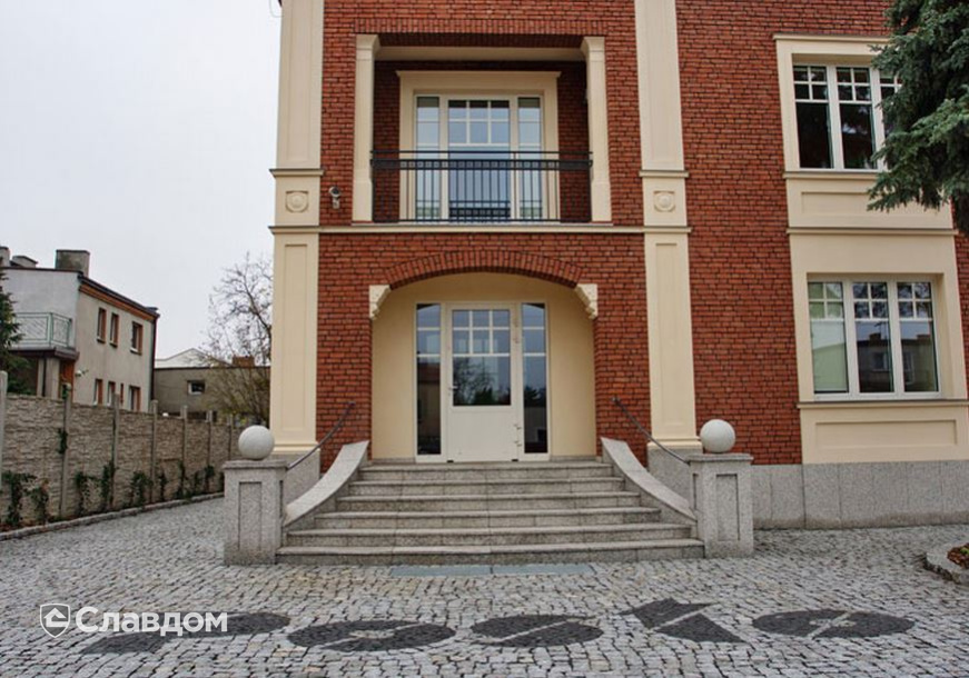 Дом облицованный фасадной плиткой LHL Carmine