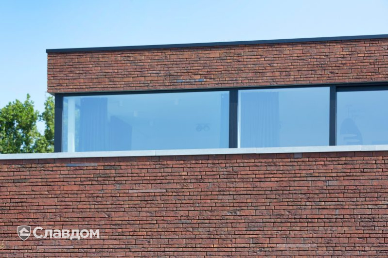 Стоматология в Кортрейке с облицовкой кирпичом Terca Wasserstrich Special E1 и Blauw-Rood Genuanceerd