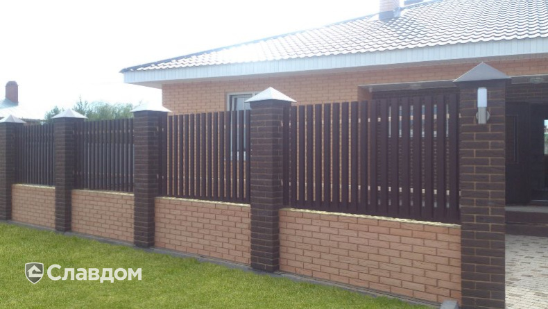 Частный дом с облицовкой кирпичом КС-Керамик 1НФ Лотос кора и Темный шоколад кора