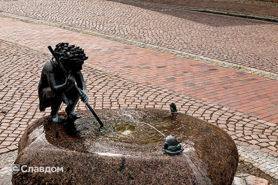 Пешеходная дорожка с применением брусчатки MUHR 04S Rotbraun-bunt special