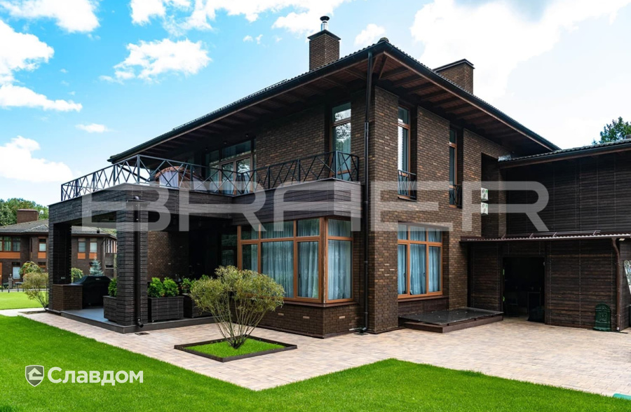 Частный дом с мощением тротуарной плиткой BRAER Старый город Венусбергер Color Mix Прайд