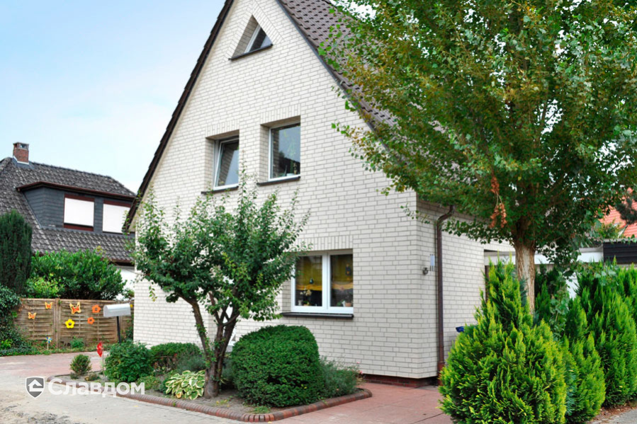 Трехэтажный частный дом с облицовкой кирпичом Roben Oslo genarbt