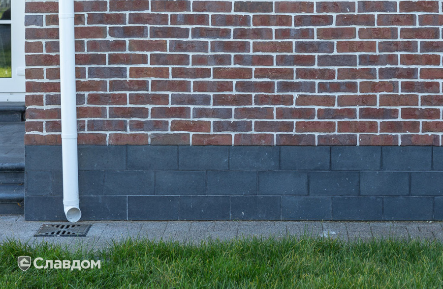 Частный дом с облицовкой плиткой Roben Formback Buntgeflammt