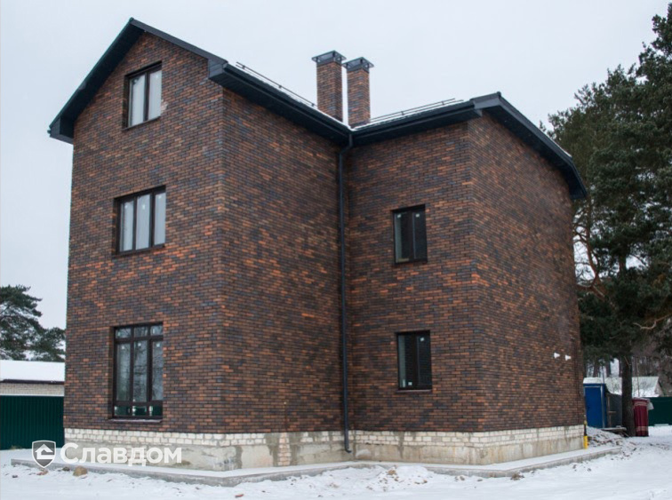 Коттедж с использованием кирпича Пятый элемент Регенсбург