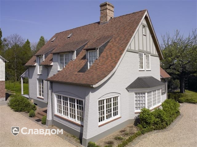 Жилой дом с применением керамической черепицы Koramic Pontigny Plain Tile Natural Red, Cream Flamed, Red Flamed, Brown Flamed, Mellow Red