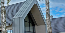 Дом с применением керамической черепицы Koramic Orea 9 anthracite matt engobe
