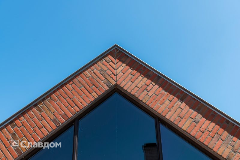 Частный дом с облицовкой кирпичом Terca Linneaus Robinia