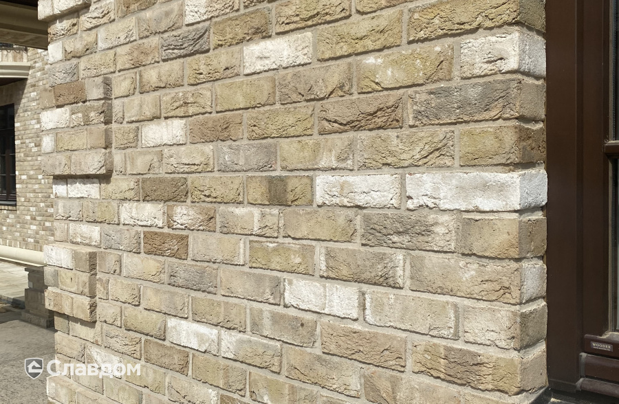 Резиденция в Московской области с облицовкой фасада и камина кирпичом ENGELS HANDFORM Carthago