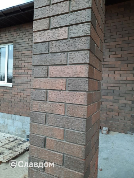 Частный дом с облицовкой кирпичом Вышневолоцкая керамика Графит лава 1НФ