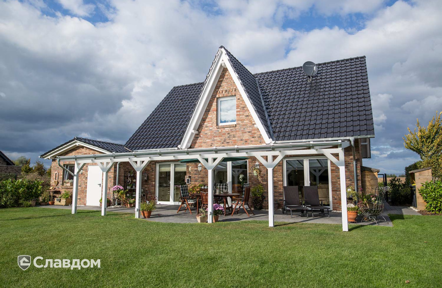Загородный дом с облицовкой кирпичом ручной формовки MUHR Nr 35 Holstein Barock gerumpelt