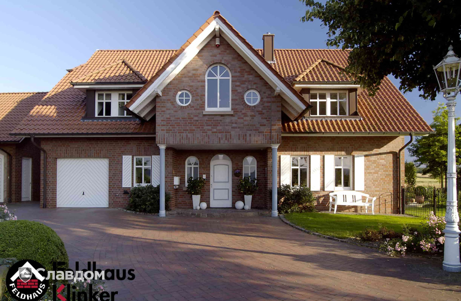 Загородный коттедж с облицовкой кирпичом Feldhaus Klinker 300 lava liso