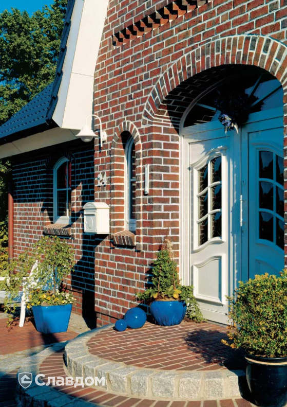 Частный дом с облицовкой кирпичом Roben Formback