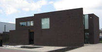 Офисное здание с облицовкой кирпичом ENGELS HANDFORM Ametist 