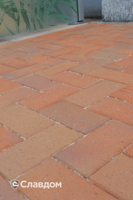 Дворовая территория с применением брусчатки Vandersanden Zittau