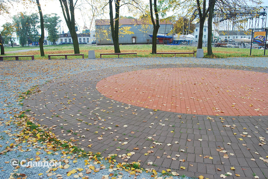 Площадь с применением брусчатки Penter Baltic Klinker Pavers Classic и Braun