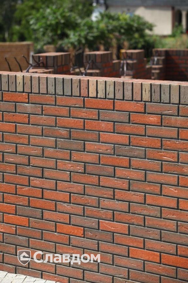 Забор частного дома с облицовкой кирпичом Terca Awangarda Odena
