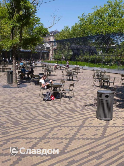 Площадь в Амстердаме с применением брусчатки Penter Nero Wasserstrich DF