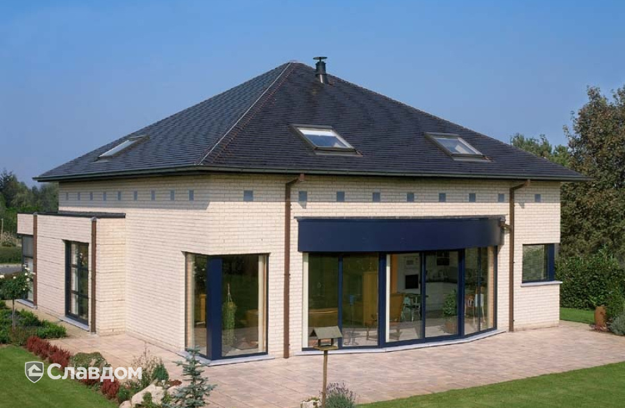 Коттедж с применением керамической черепицы Koramic 301 Plain Tile Smooth Anthracite Engobe