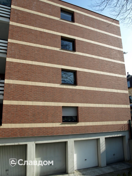 Малоэтажный жилой дом с облицовкой фасадной плиткой Stroeher Keraprotect 417