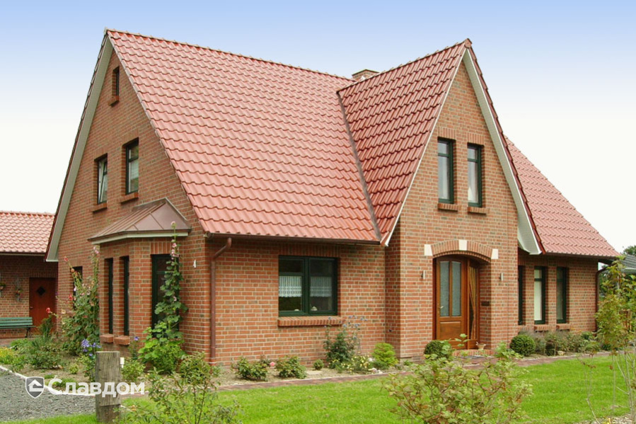 Трехэтажный частный дом с облицовкой кирпичом Roben Wiesmoor rotblau bunt