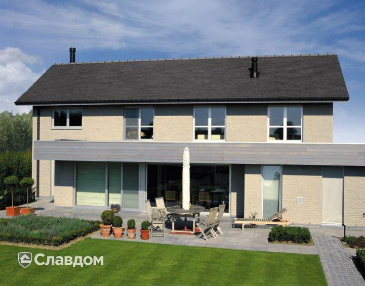 Двухэтажный дом с применением керамической черепицы Koramic 301 Plain Tile Smooth Slate Matt Glazed