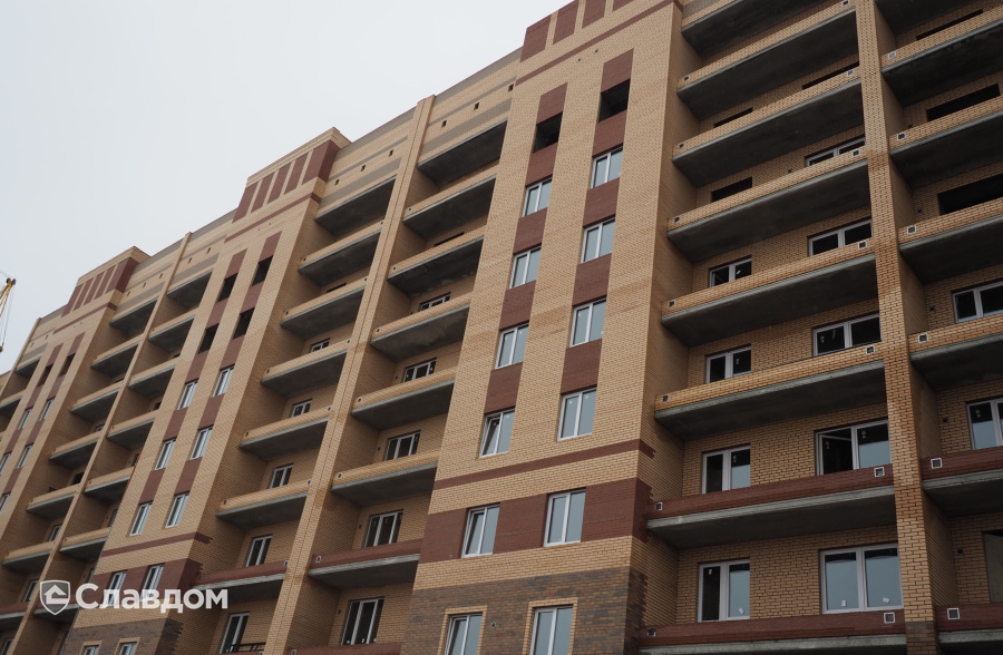 Жилой дом с облицовкой кирпичом Konigstein Марксбург Кварц и Марксбург Серый