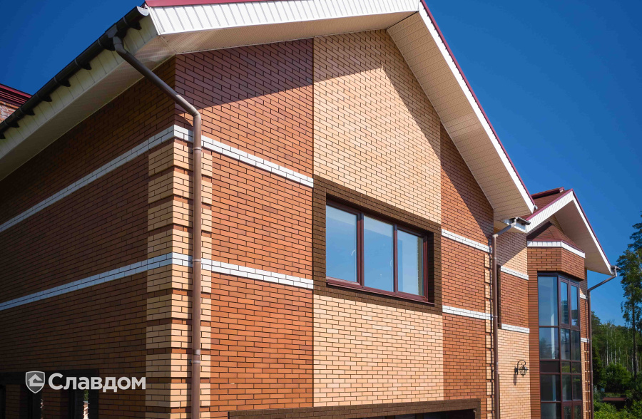 Загородный дом с облицовкой кирпичом ЛСР