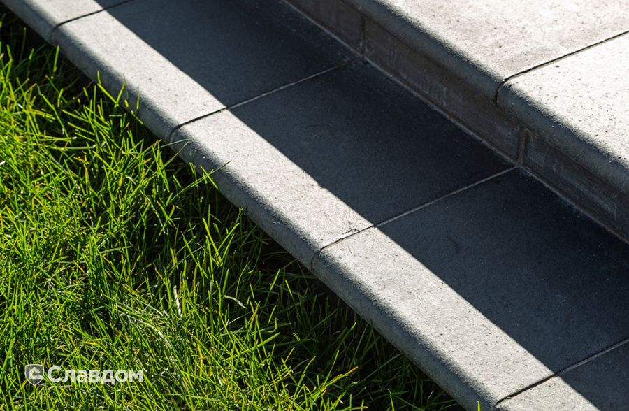 Частный дом с облицовкой плиткой Roben Formback Buntgeflammt