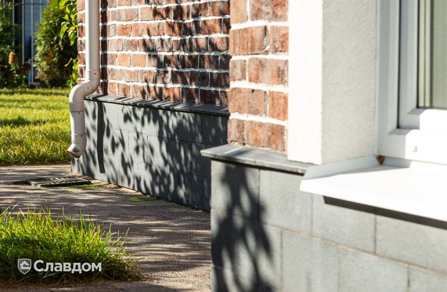 Частный дом с облицовкой плиткой Roben Formback Buntgeflammt