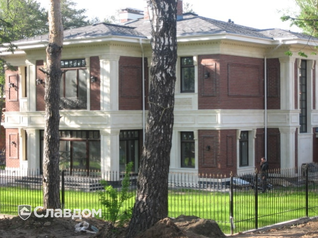 Частный жилой дом с применением кирпича Terca Portsmouth и Feldhaus Klinker K689 sintra ardor