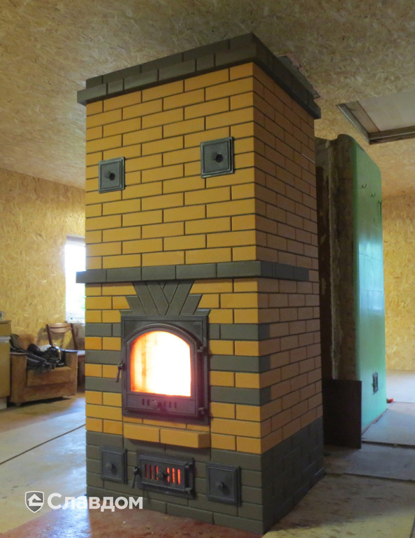 Печь с применением облицовочного кирпича Lode DZINTRA +BRUNIS 
