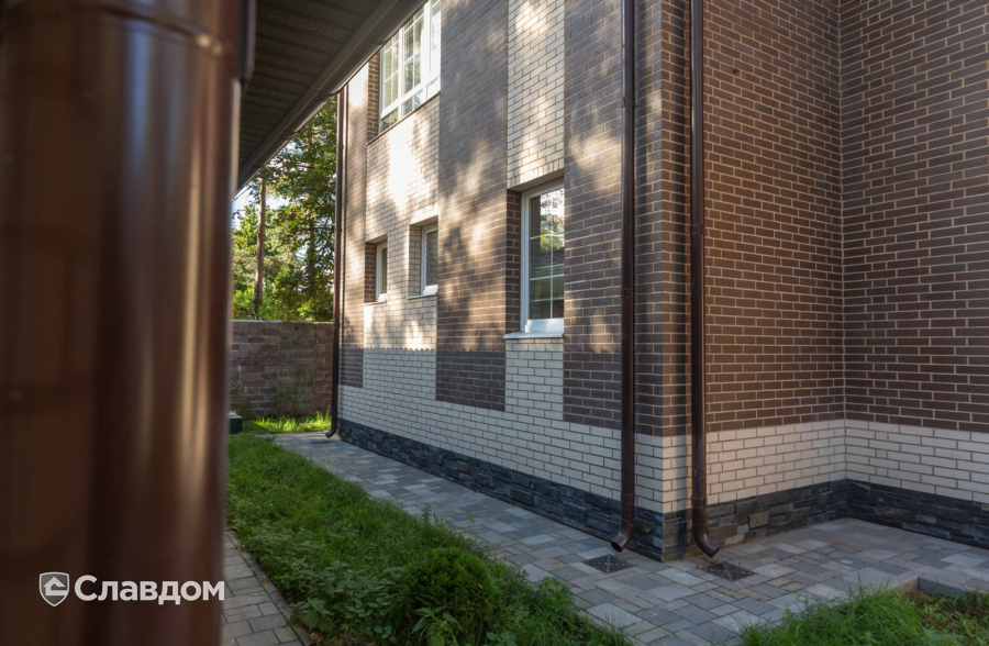 Частный дом в Ленинградской области с облицовкой кирпичом Terca 