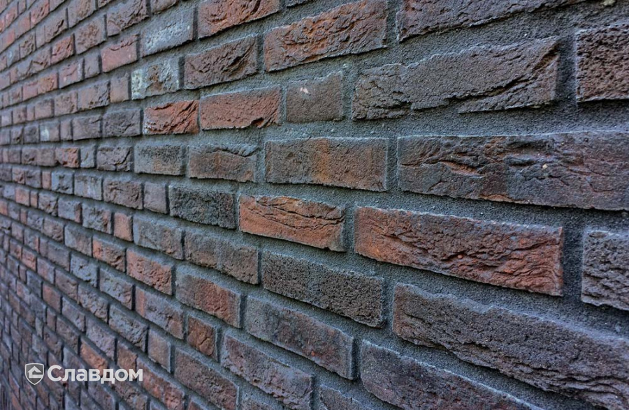 Фасад частного дома с применением керамического кирпича ENGELS HANDFORM Agaat
