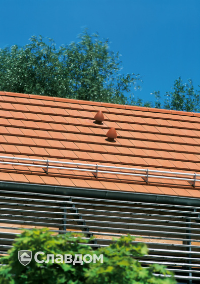 Частный современный дом с крышей из черепицы Creaton Domino Naturrot