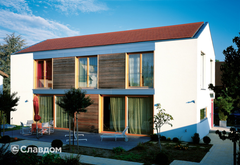 Двухэтажный коттедж с крышей из черепицы Creaton Domino Naturrot