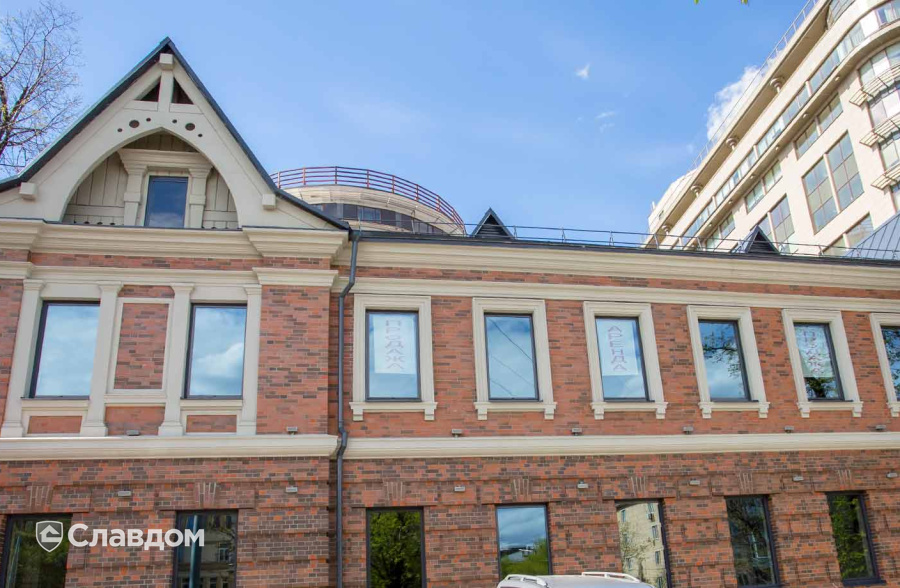 Офисное здание с использованием клинкерного кирпича ЛСР пустотелый Ноттингем