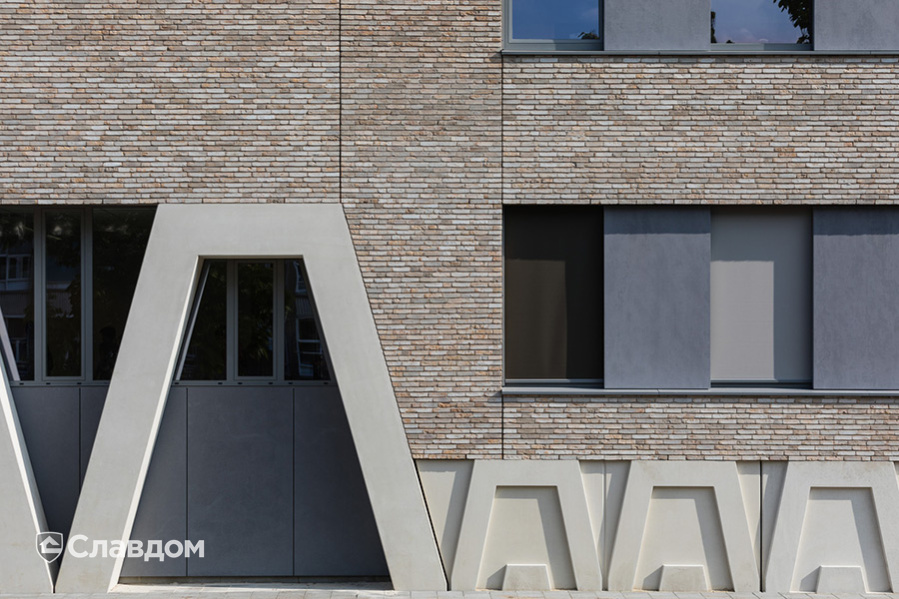 Школа Augustinianum с облицовкой кирпичом Terca Mystic Falls