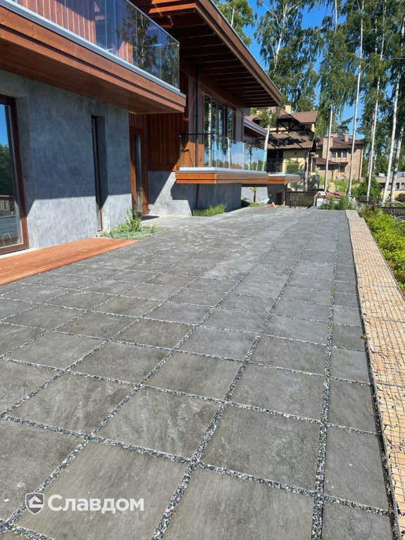 Экстерьер частного дома с применением плитки Atlas Concorde Landstone Night