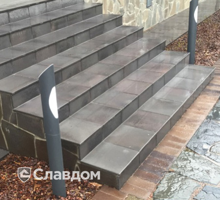 Крыльцо и отмостка коттеджа с применением плитки Terraklinker (Gres de breda)