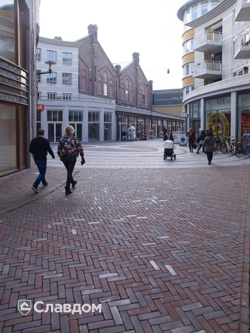 Пешеходная зона в Амстердаме с применением брусчатки Penter Rosa Wasserstrich DF