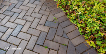 Частный дом с дорожками из брусчатки Penter