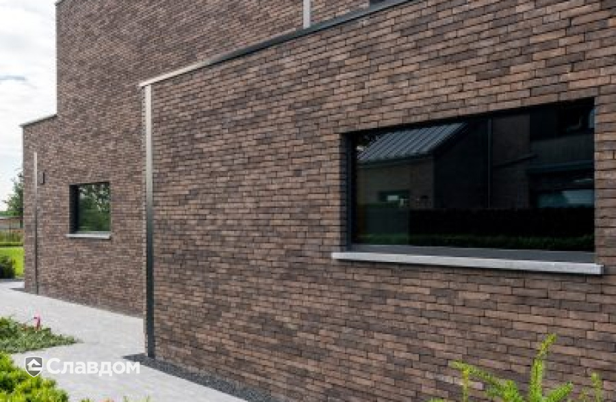 Частный дом с облицовкой кирпичом Terca Iluzo Bruin-Zwart
