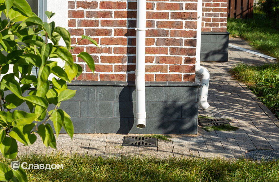 Частный дом с облицовкой плиткой Roben Formback Buntgeflammt