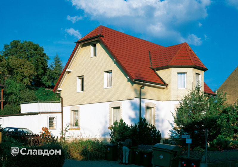 Коттедж с крышей из черепицы Creaton Domino Kupferrot Engobiert