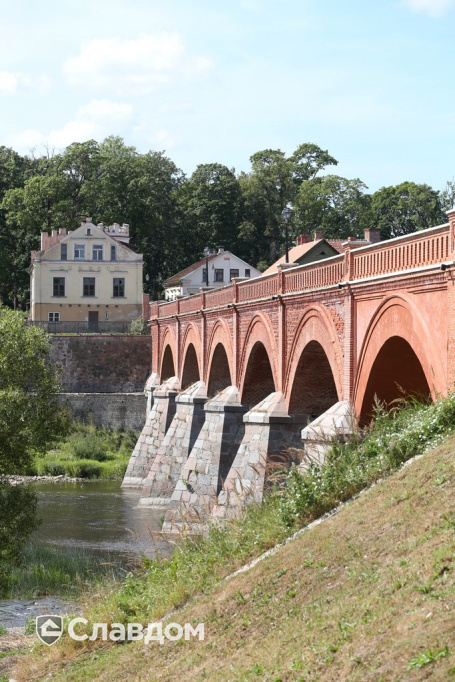 Мост с применением облицовочного кирпича Lode Sencis 12.105910L